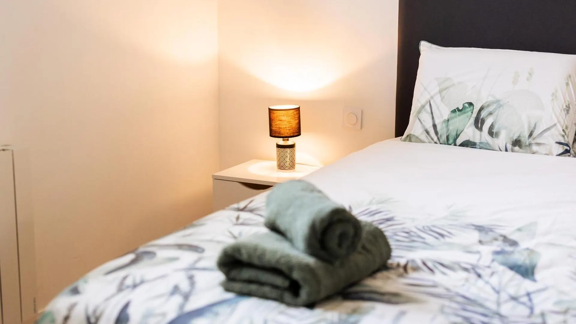 Maison Comprenant Deux Gites A Louer, Ensemble Ou Independamment, Capacite De 4 A 19 Personnes Idealement Place Pour Visiter Le Mont-Saint-Michel, Saint-Malo Et Les Alentours Baguer-Pican 0*,