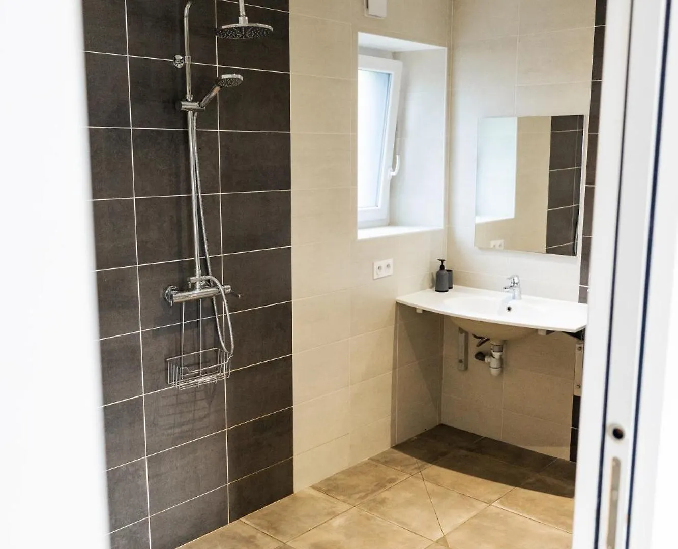 Holiday home Maison Comprenant Deux Gites A Louer, Ensemble Ou Independamment, Capacite De 4 A 19 Personnes Idealement Place Pour Visiter Le Mont-Saint-Michel, Saint-Malo Et Les Alentours Baguer-Pican France