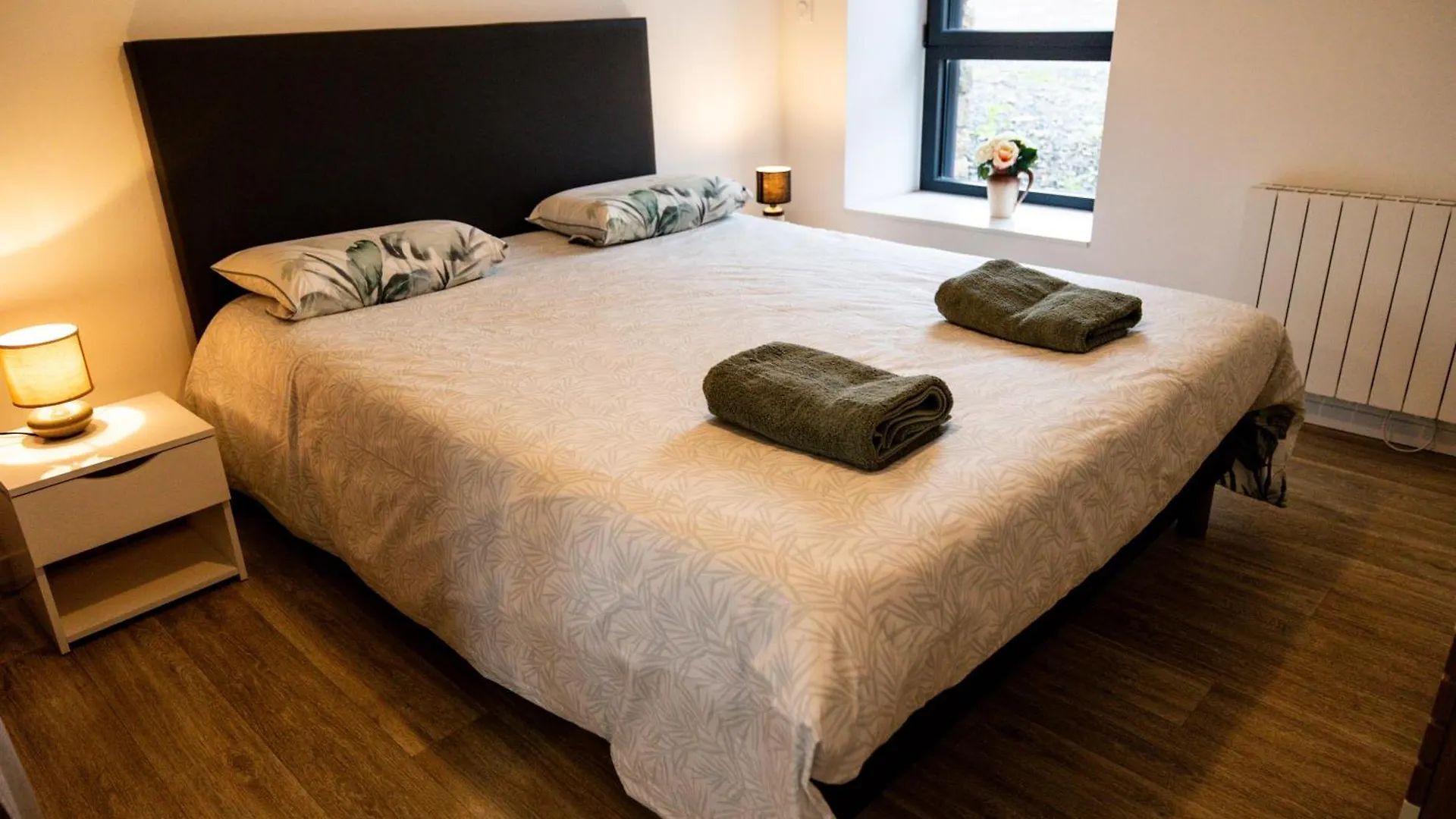 Maison Comprenant Deux Gites A Louer, Ensemble Ou Independamment, Capacite De 4 A 19 Personnes Idealement Place Pour Visiter Le Mont-Saint-Michel, Saint-Malo Et Les Alentours Baguer-Pican